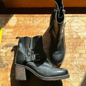 FRYE LEATHER BOOTS size 10